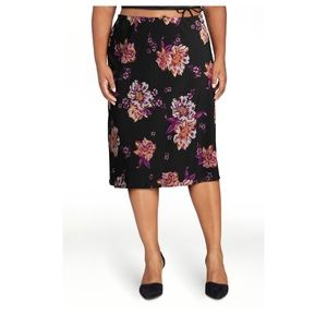 Terra & Sky Women’s Plus Size Floral Slip Skirt